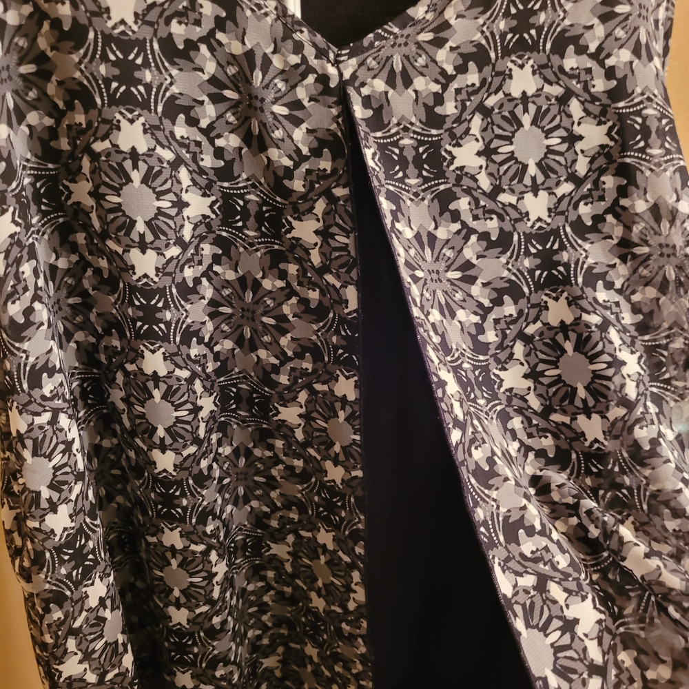 Ricki's Plus Black and Gray Patterned Sleeveless Top - Picture 3 of 7